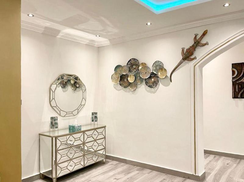 2 Bed Apartment Sleeps 4 - Jacuzzi Parking Wifi - image 6