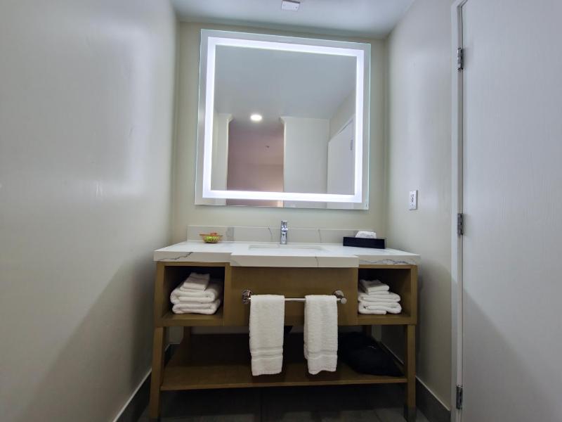 King Room image 3