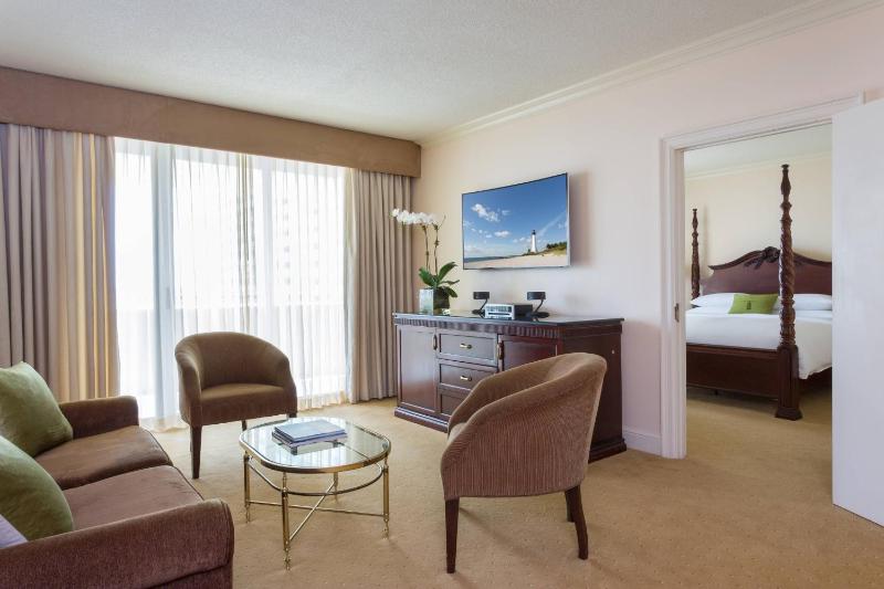 King Suite with Sofa Bed image 3