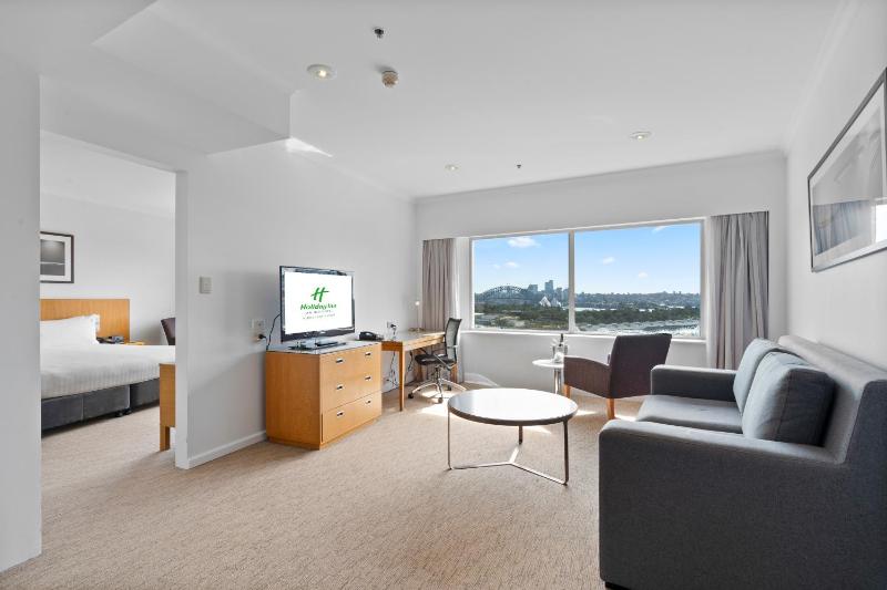 One-Bedroom King Suite with Harbour View image 4
