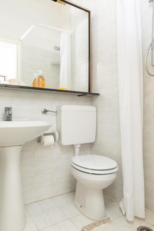 Smart Single Room image 2