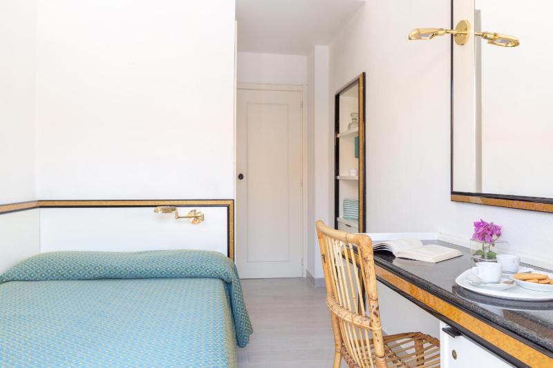 Smart Single Room image 4