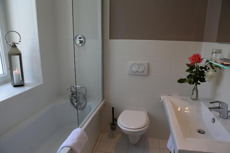 Superior Double Room image 3