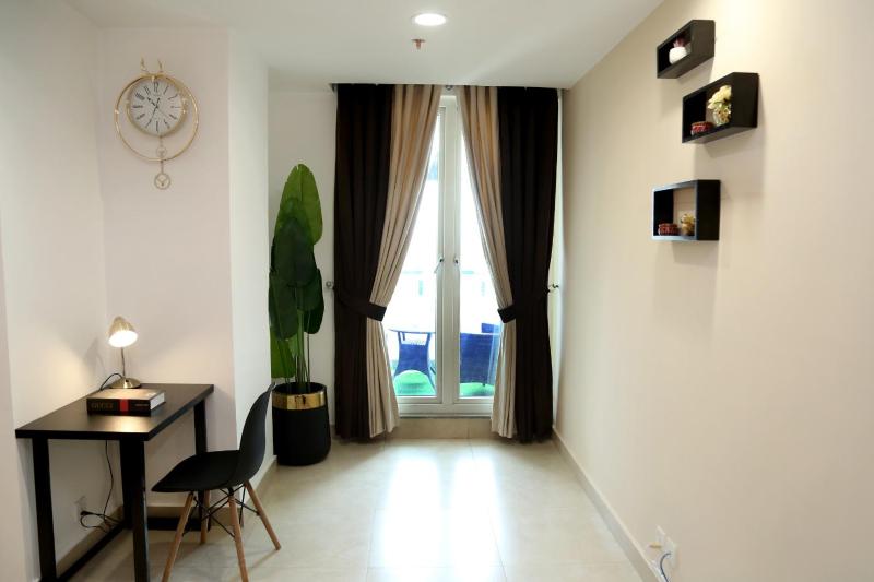 Luxury Apartment with Balcony in Gold Crest DHA - Skyview Suite - image 4