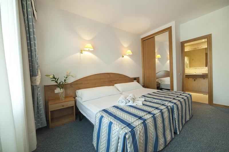 Double Room image 2