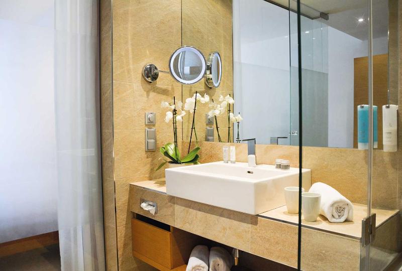 Panorama Double Room with Balcony and Mountain View image 1