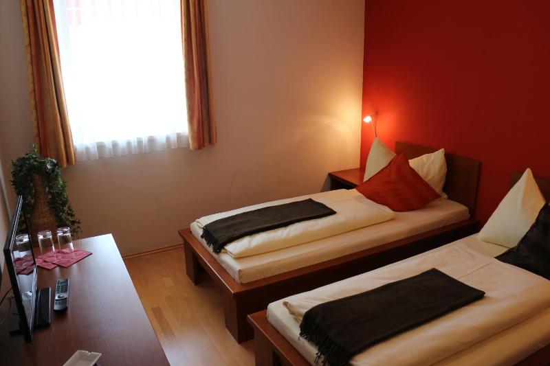 Double or Twin Room image 4
