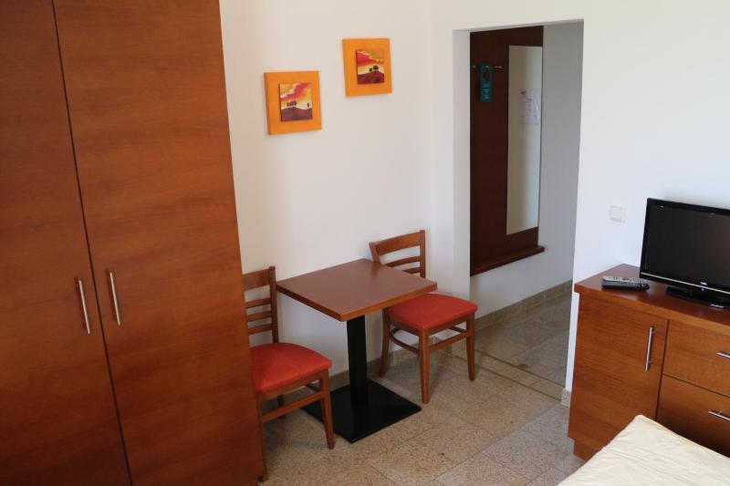 Single Room image 3