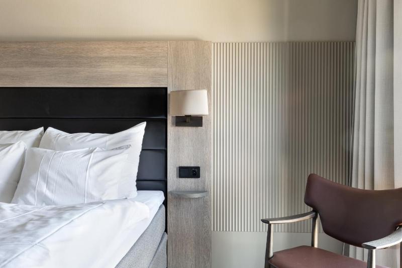 Standard Double Room image 3