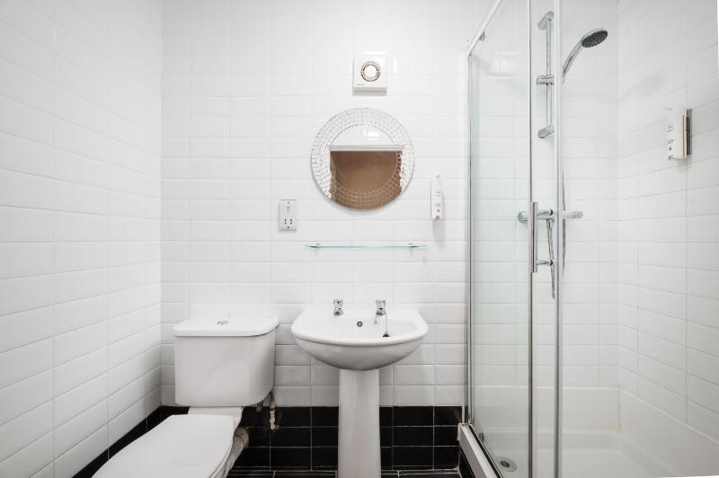 Standard Triple Room image 3