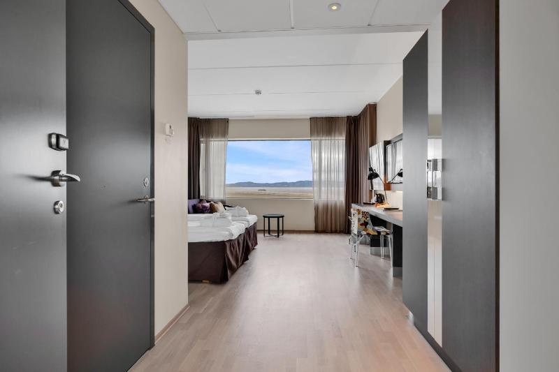 Family Room image 4
