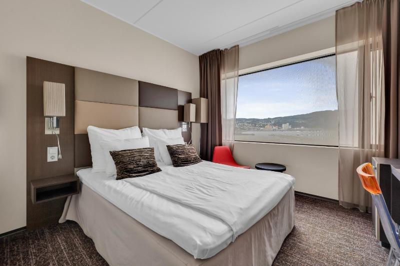 Standard Double Room image 4