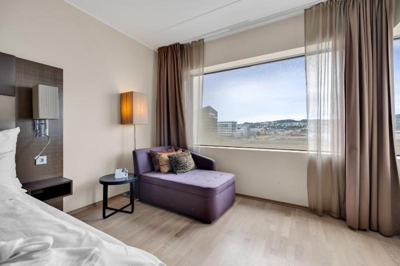 Deluxe Double or Twin Room image 4