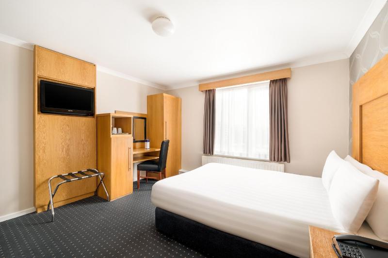 Standard Triple Room image 2