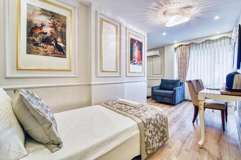 Triple Room image 3