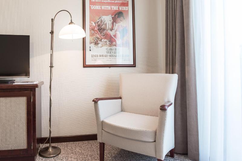 Standard Twin Room image 2