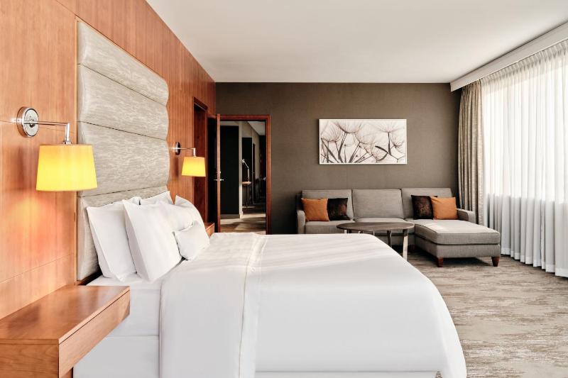 Presidential Suite, 1 Bedroom Suite, 1 King, City view image 1