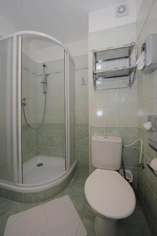 Single Room image 3