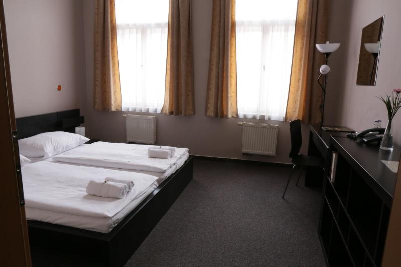 Standard Double or Twin Room image 4