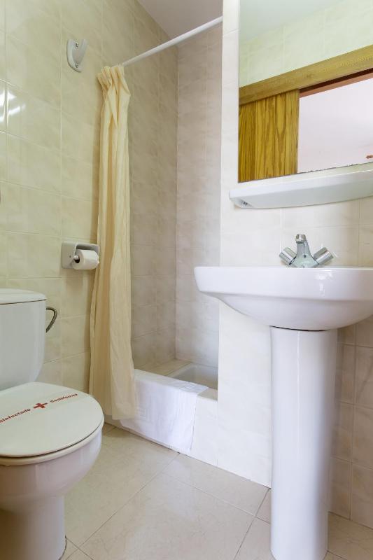 Double or Twin Room with Partial Sea View image 2
