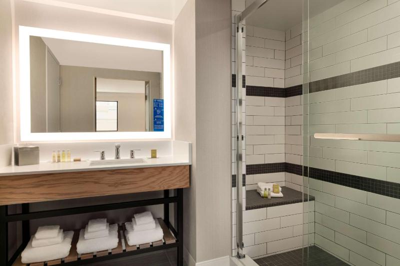 King Suite image 3