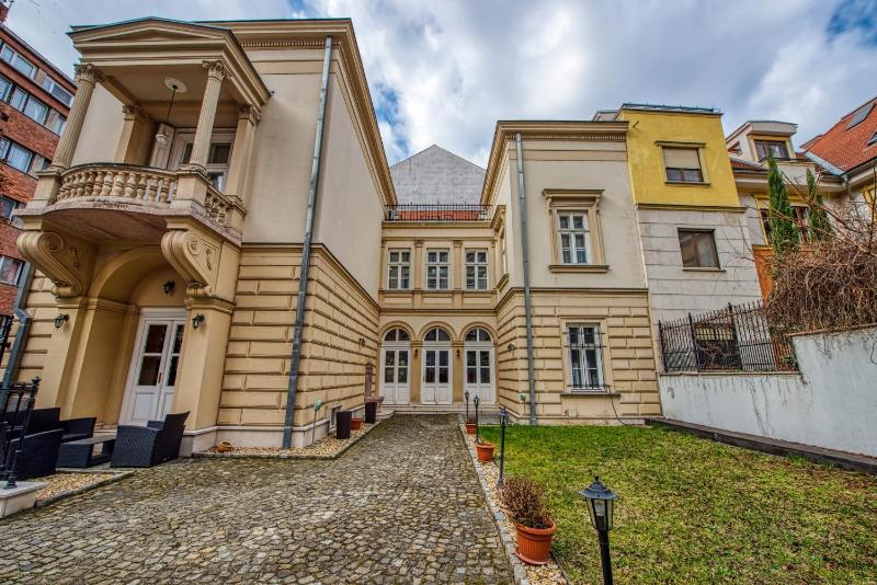 Apartment with Terrace image 2