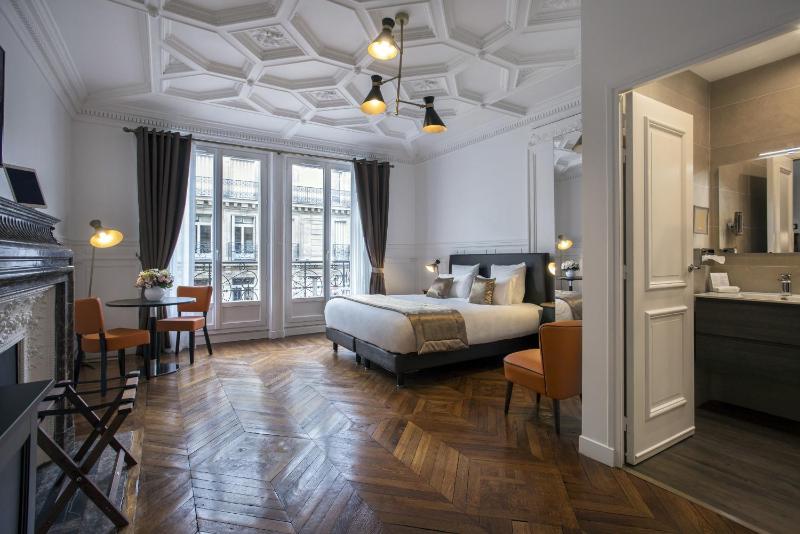 Junior Suite with Balcony image 1