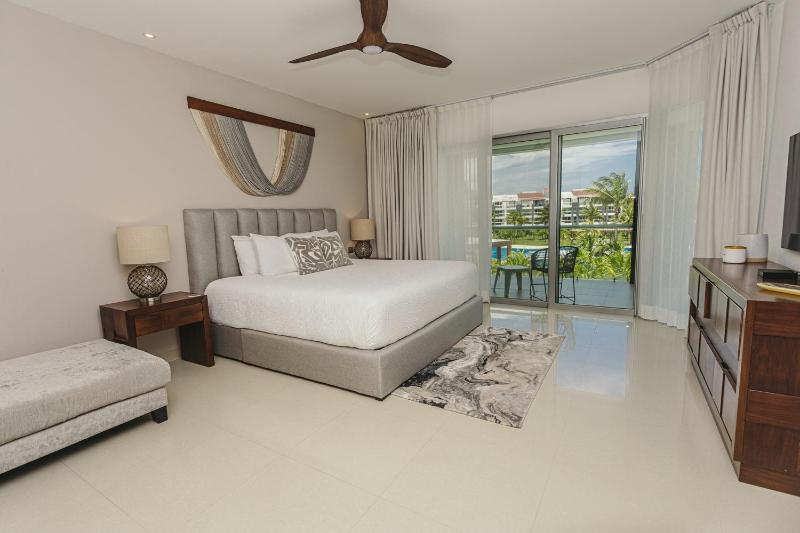 NEW !! Casa Miramar Ocean View 325 S apts - image 1