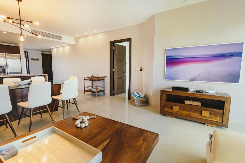 NEW !! Casa Miramar Ocean View 325 S apts - image 12