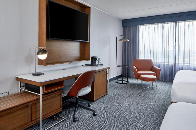 Courtyard by Marriott Detroit Downtown - image 2