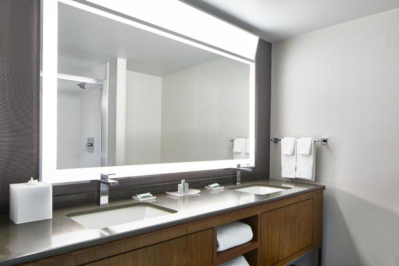 Courtyard by Marriott Detroit Downtown - image 10