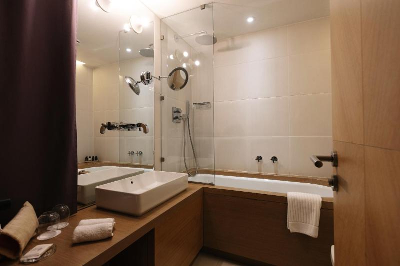 Deluxe Double Room image 4