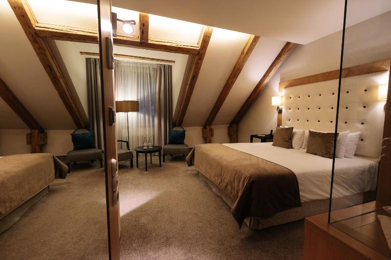 Deluxe Double Room image 3