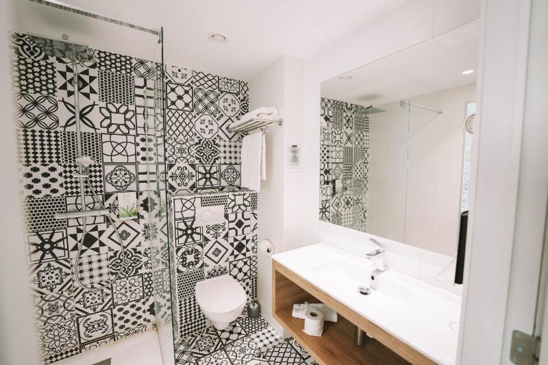 Double Room image 4
