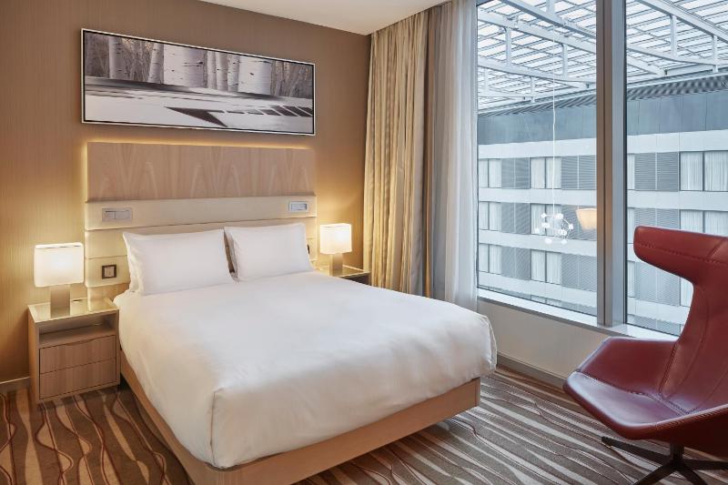 Executive Queen Room image 2