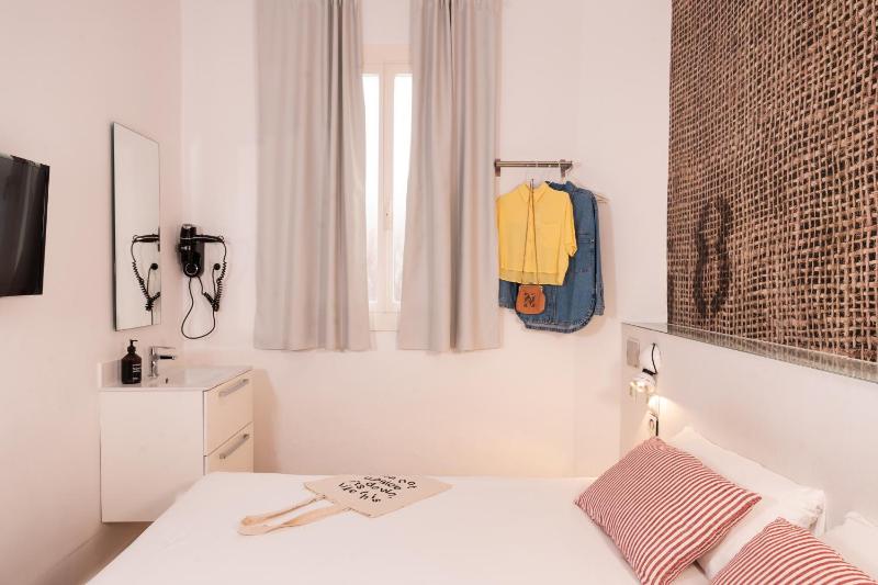 Double Room image 4