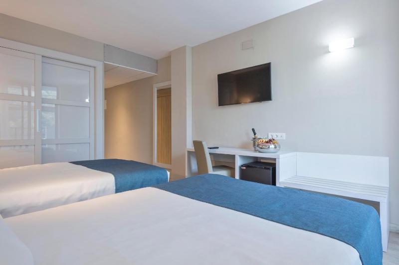 Standard Double Room (2 Adults) image 4