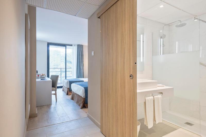 Standard Double Room (2 Adults) image 3