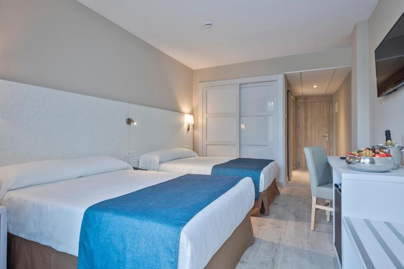 Standard Double Room (2 Adults) image 1