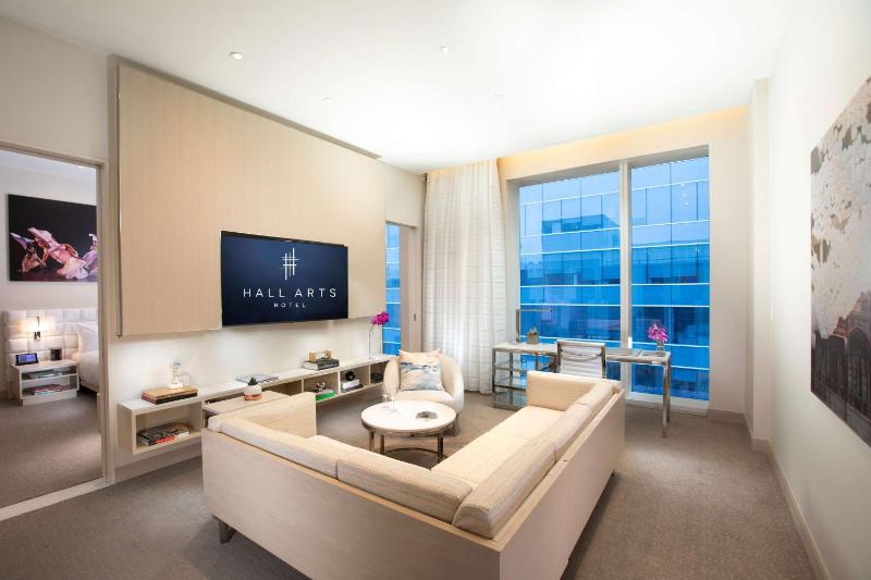 One-Bedroom King Suite image 4