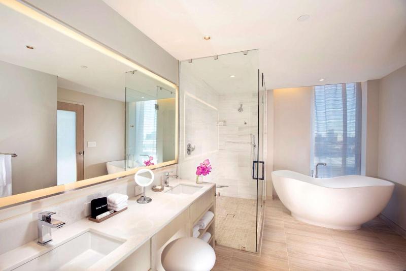 One-Bedroom King Suite image 3