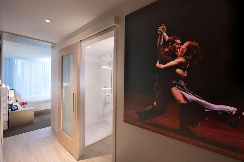 Junior King Suite image 3