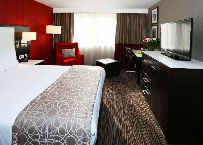 King Guest Room image 1