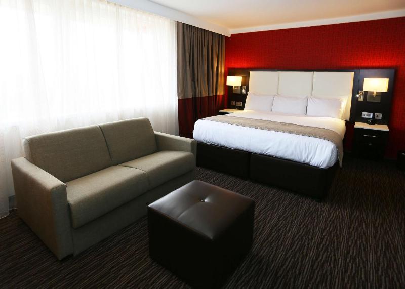 King Room with Sofa Bed - Mobility Accessible image 2