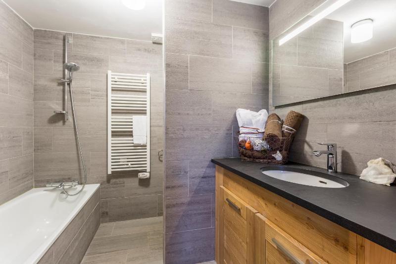 Three-Bedroom Duplex Apartment (6-8 Persons) image 1