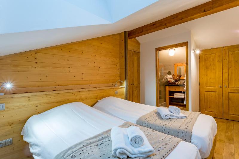 Four-Bedroom Duplex Apartment (7-9 Persons) image 2