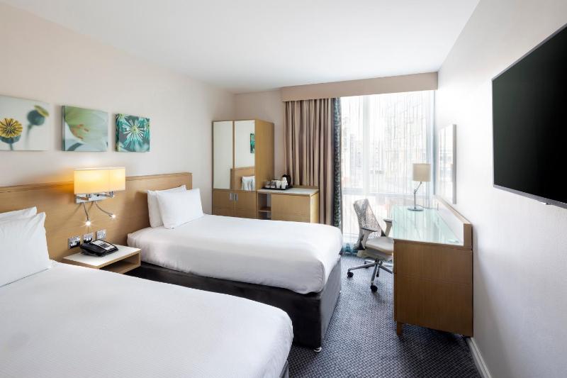 Twin Room image 3
