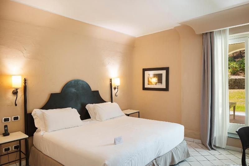 Superior Double or Twin Room with Terrace Garden View image 1