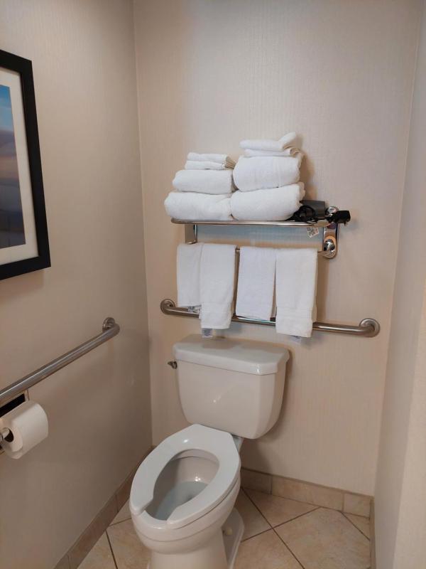 Comfort Suites Beachfront - image 17