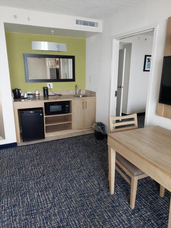 Comfort Suites Beachfront - image 20